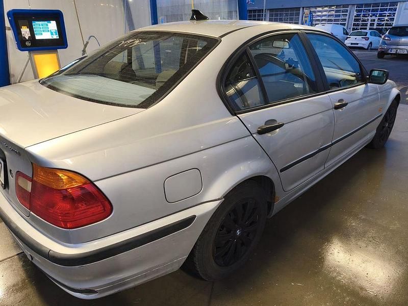 Gebraucht BMW 316 105 PS (77 kW) 1999 Silber Limousine