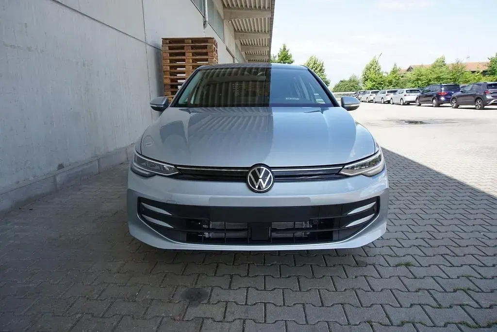 Neu VW Golf VIII Life 116 PS (85 kW) 2026 Silber Limousine