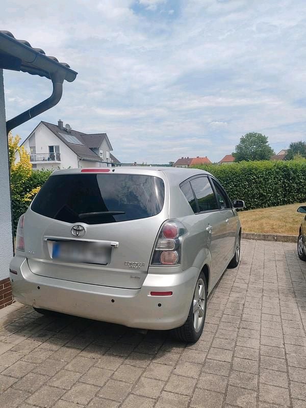 Grau Gebraucht 2008 Toyota Corolla Verso Sol Van / Kleinbus | 2.600 € (Fairer Preis) - Bild 1/4
