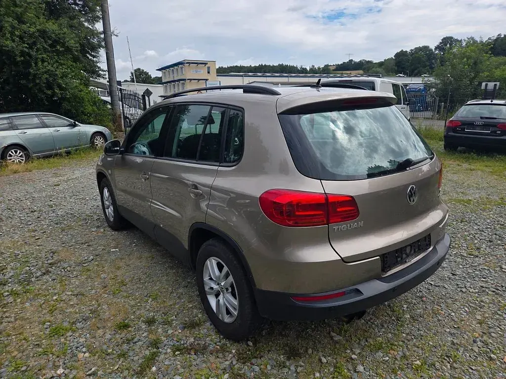 Gebraucht VW Tiguan Trendline 160 PS (117 kW) 2012 Gold SUV