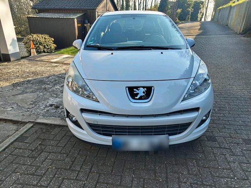 Gebraucht Peugeot 207 Forever 95 PS (69 kW) 2012 Weiß Kleinwagen