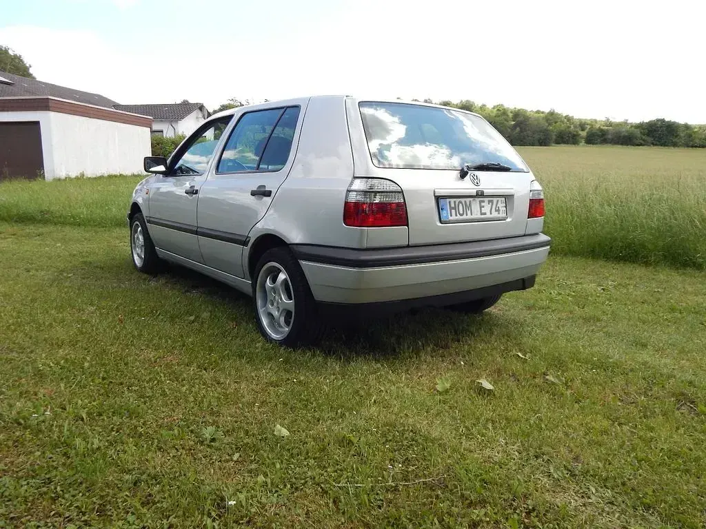 Gebraucht VW Golf III 90 PS (66 kW) 1993 Silber Limousine
