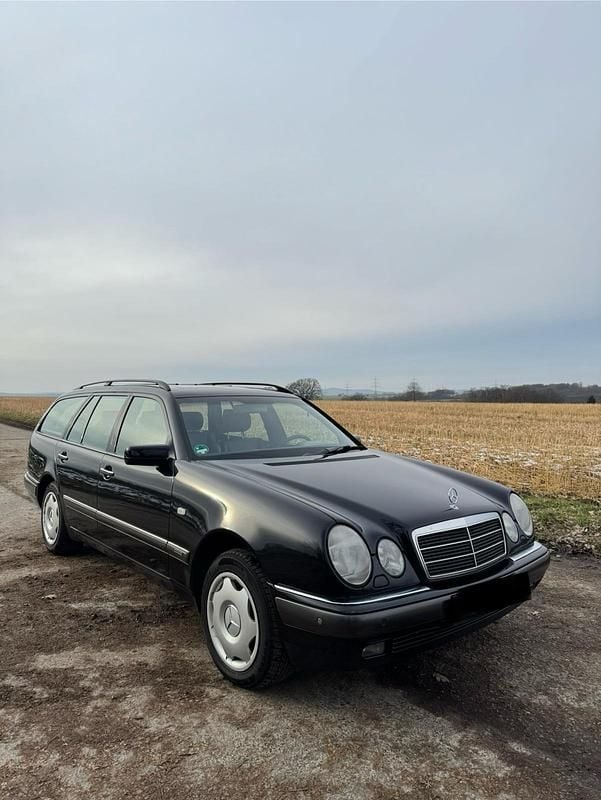 Gebraucht Mercedes E320 225 PS (165 kW) 1998 Schwarz Kombi