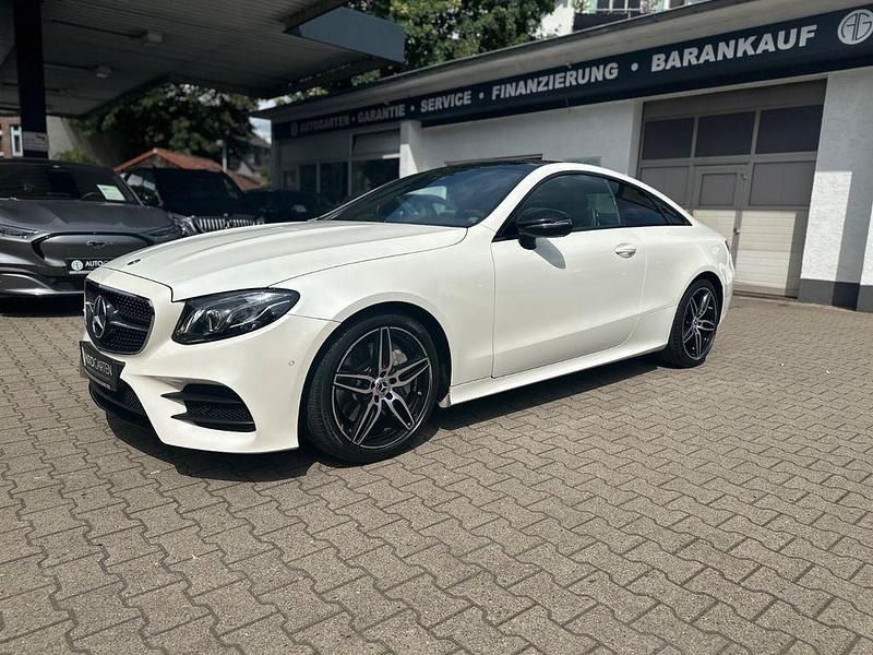 Weiß Gebraucht 2019 Mercedes E300 AMG line Coupé | 38.350 € (Fairer Preis) - Bild 1/4