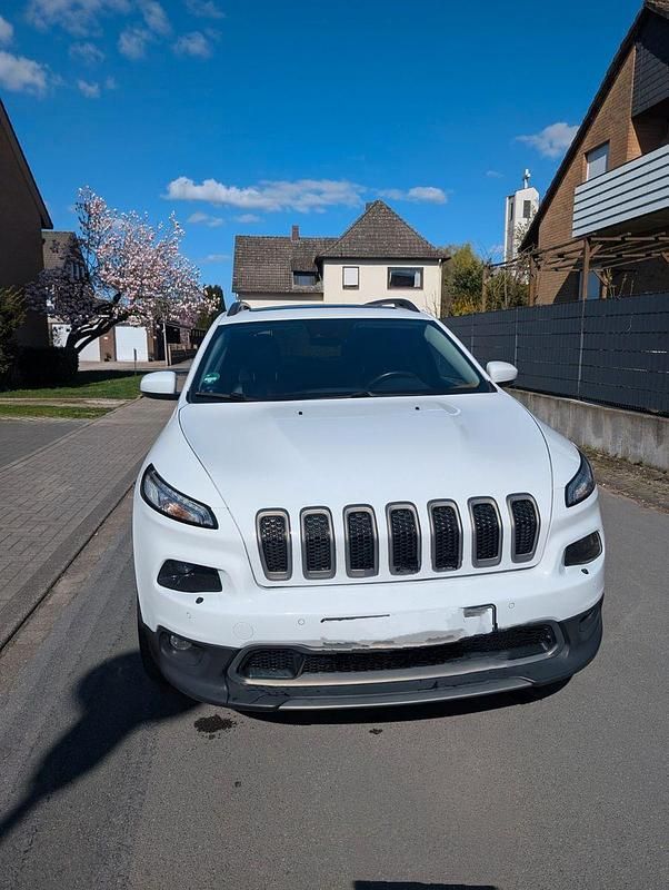 Weiß Gebraucht 2016 Jeep Cherokee SUV | 15.800 € (Etwas zu teuer) - Bild 1/4