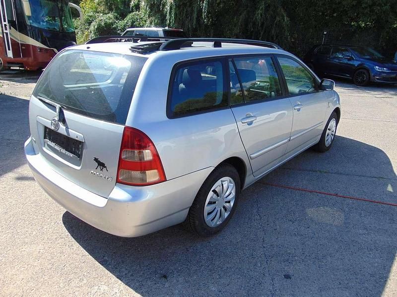 Gebraucht Toyota Corolla 110 PS (80 kW) 2002 Silber metalic Kombi
