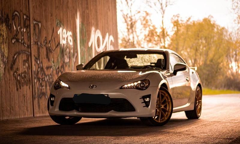 Weiß Gebraucht 2017 Toyota GT86 GT Coupé | 22.500 € (Fairer Preis) - Bild 1/4