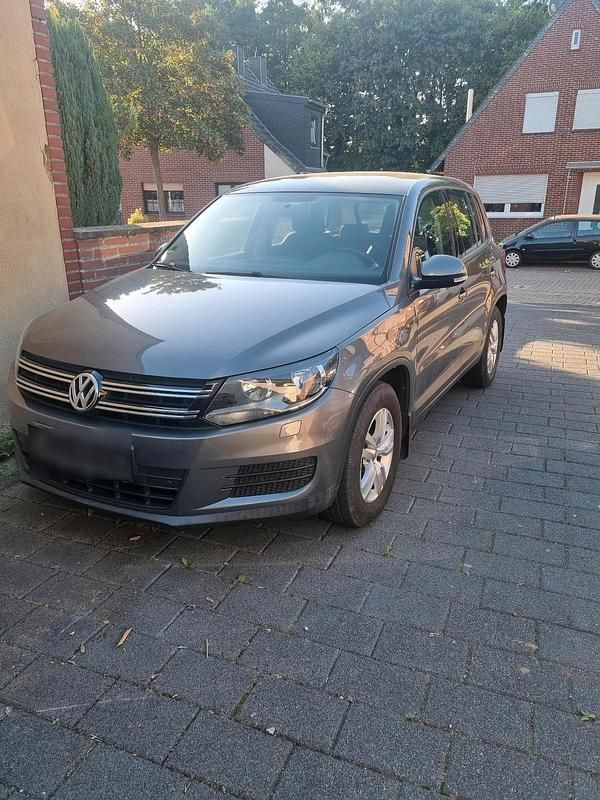 Grau Gebraucht 2014 VW Tiguan SUV | 8.750 € (Fairer Preis) - Bild 1/4