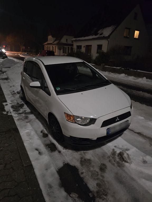 Gebraucht Mitsubishi Colt Edition 95 PS (69 kW) 2011 Weiß Kleinwagen