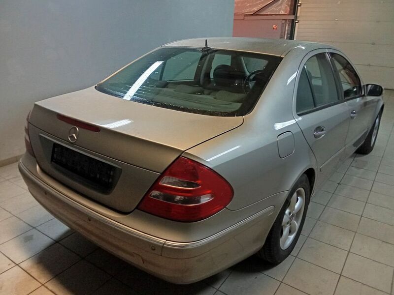 Usata Mercedes E220 150 CV (110 kW) 2006 Argento Berlina