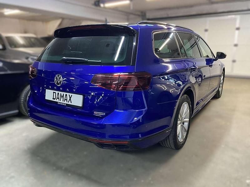 Gebraucht VW Passat R-line 239 PS (175 kW) 2020 Lapiz blue metallic Kombi