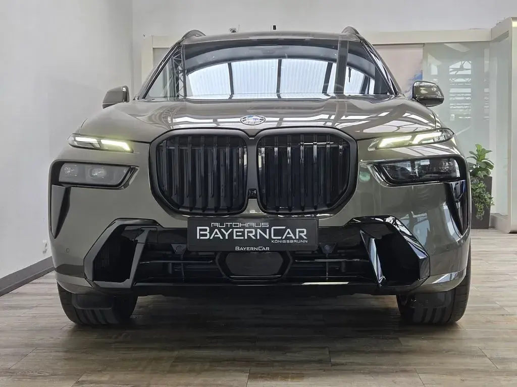 Gebraucht BMW X7 M Sport 352 PS (258 kW) 2025 (0c3d) manhatten metallic SUV