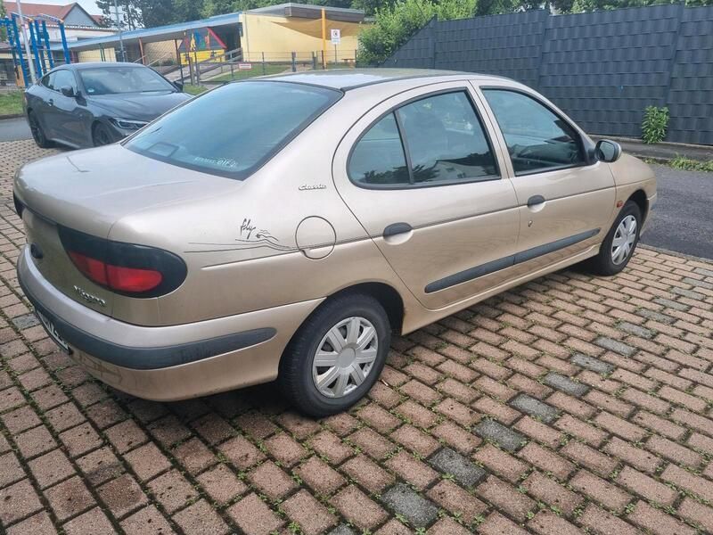 Braun Gebraucht 1998 Renault Mégane Limousine | 900 € (Guter Preis) - Bild 1/4