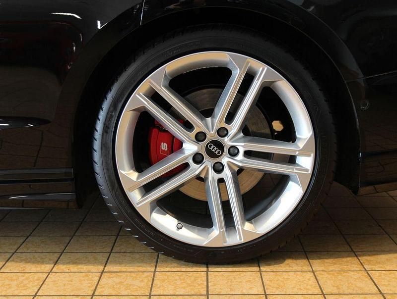 Gebraucht Audi S8 Sport 571 PS (419 kW) 2021 Mythosschwarz metallic Limousine