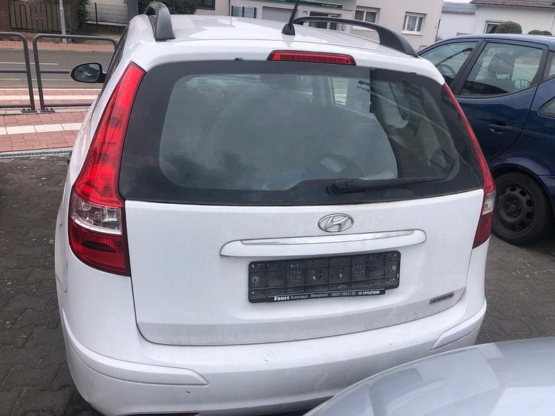 Gebraucht Hyundai i30 Classic 90 PS (66 kW) 2011 Weiß Kombi