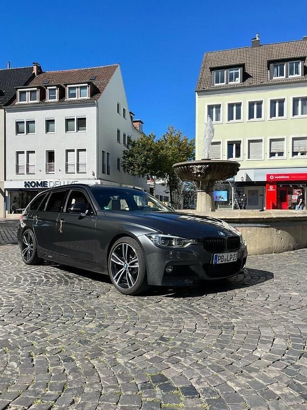 Grau Gebraucht 2016 BMW 330 M Sport Kombi | 18.600 € (Fairer Preis) - Bild 1/4