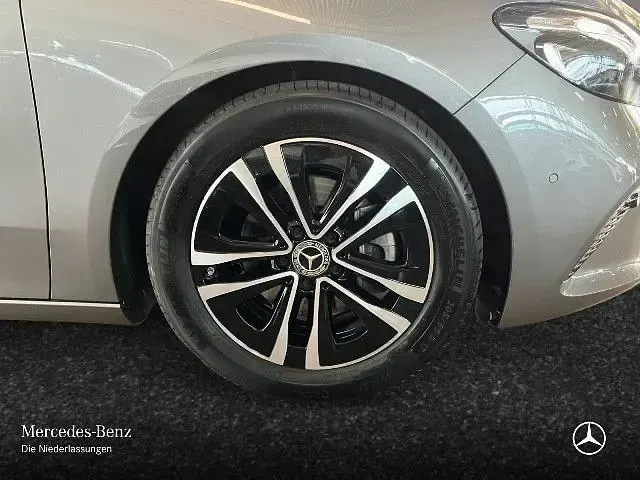 Gebraucht Mercedes B200 Progressive 150 PS (110 kW) 2025 Mountain grau Kleinwagen