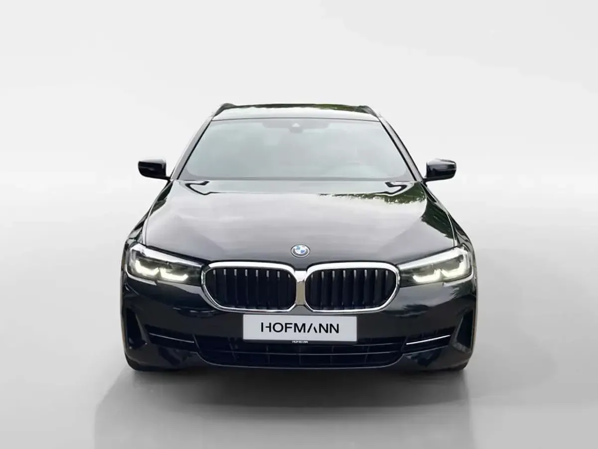 Gebraucht BMW 530 Sport Line 245 PS (180 kW) 2023 Saphirschwarz metallic Kombi