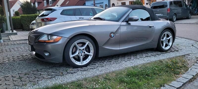 Grau Gebraucht 2005 BMW Z4 Cabrio | 12.999 € (Fairer Preis) - Bild 1/4
