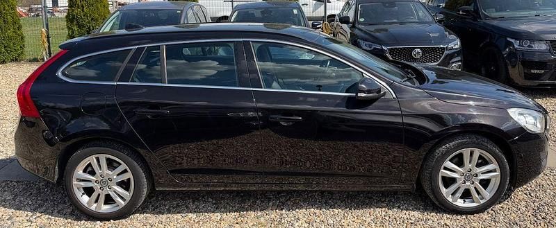 Gebraucht Volvo V60 Momentum 136 PS (100 kW) 2013 Schwarz Kombi