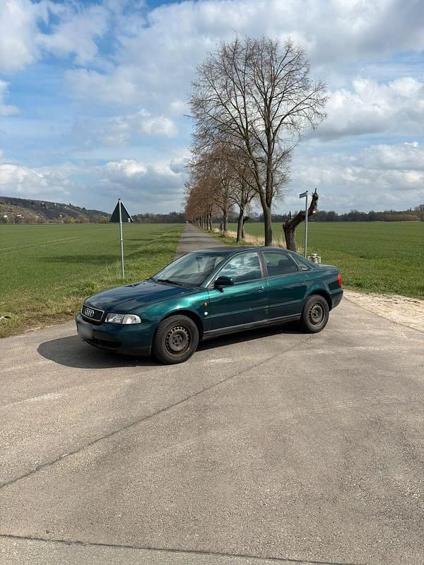 Second-hand Audi A4 101 CP (74 kW) 1996 Verde Berlinǎ