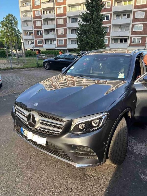 Schwarz Gebraucht 2016 Mercedes GLC220 Style SUV | 27.950 € (Teuer) - Bild 1/4