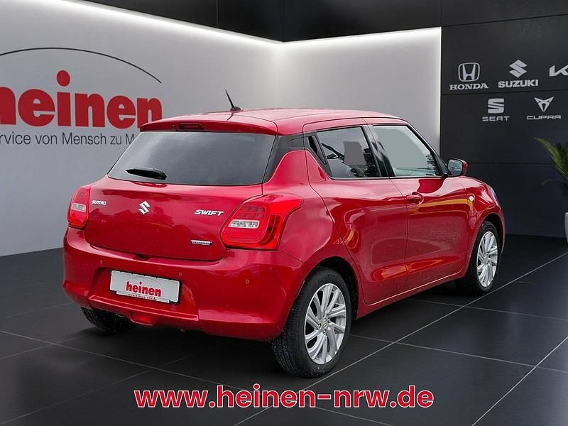 Gebraucht Suzuki Swift Comfort 83 PS (61 kW) 2022 Burning red pearl Kleinwagen