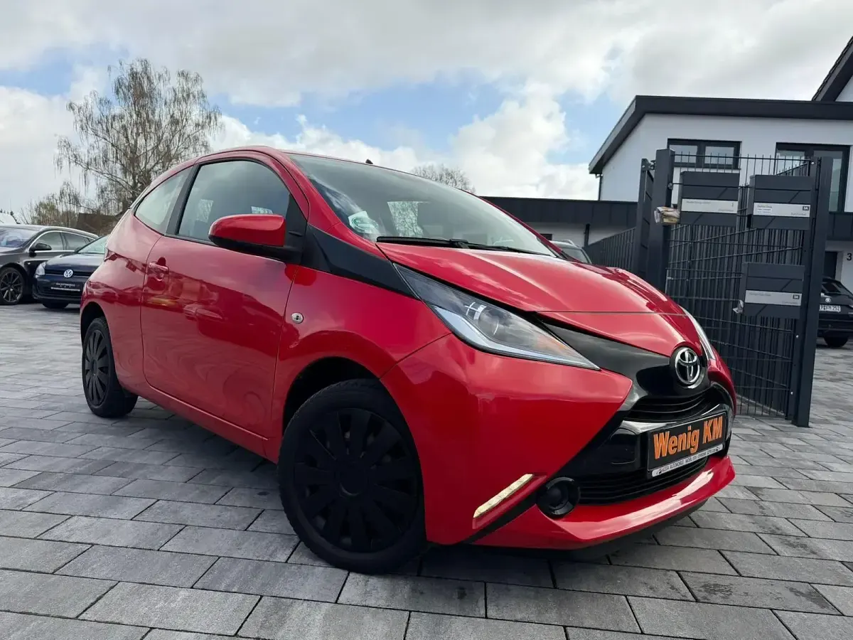 Używany Toyota Aygo 69 KM (50 kW) 2017 Czerwony Hatchback