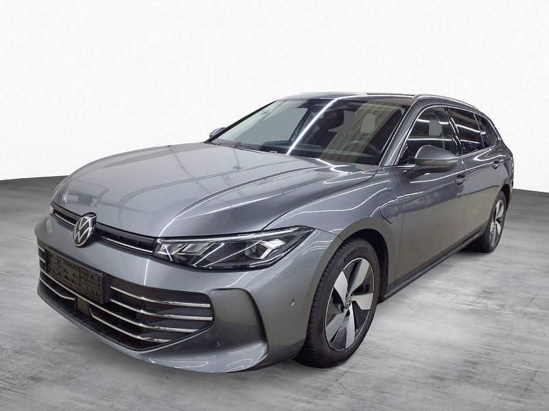 Gebraucht VW Passat 150 PS (110 kW) 2025 Grau Kombi