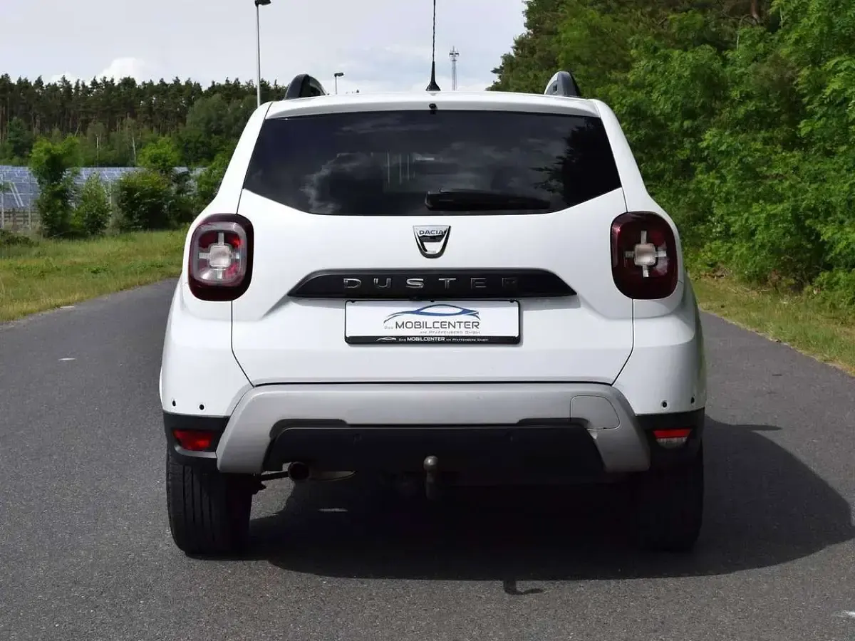 Gebraucht Dacia Duster Celebration 116 PS (85 kW) 2021 Gletscherweiss SUV