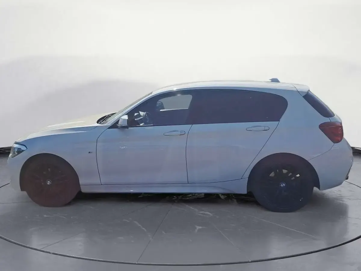 Gebraucht BMW 120 M Sport 190 PS (139 kW) 2019 Alpinweiß uni Limousine