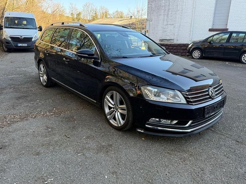 Gebraucht VW Passat Highline 160 PS (117 kW) 2011 Schwarz Kombi