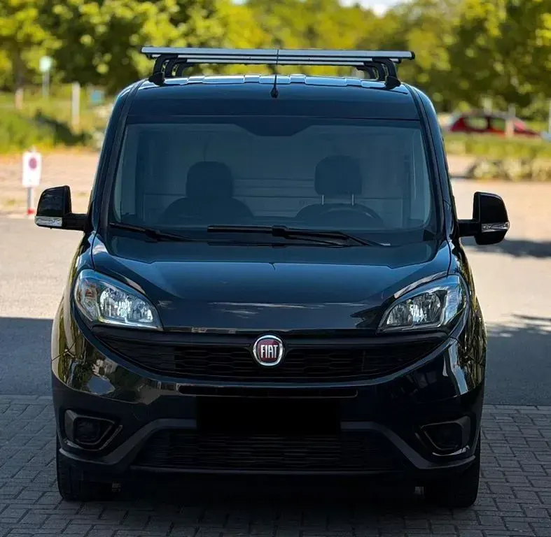 Gebraucht Fiat Doblò 95 PS (69 kW) 2020 Schwarz Van / Kleinbus