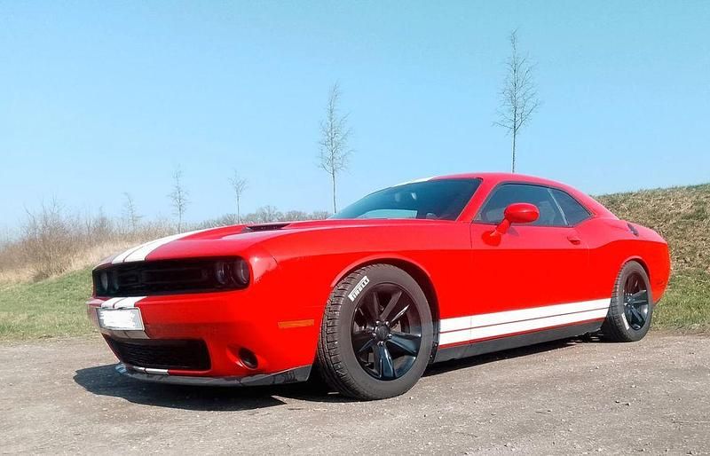 Rot Gebraucht 2015 Dodge Challenger SXT Coupé | 19.000 € - Bild 1/4