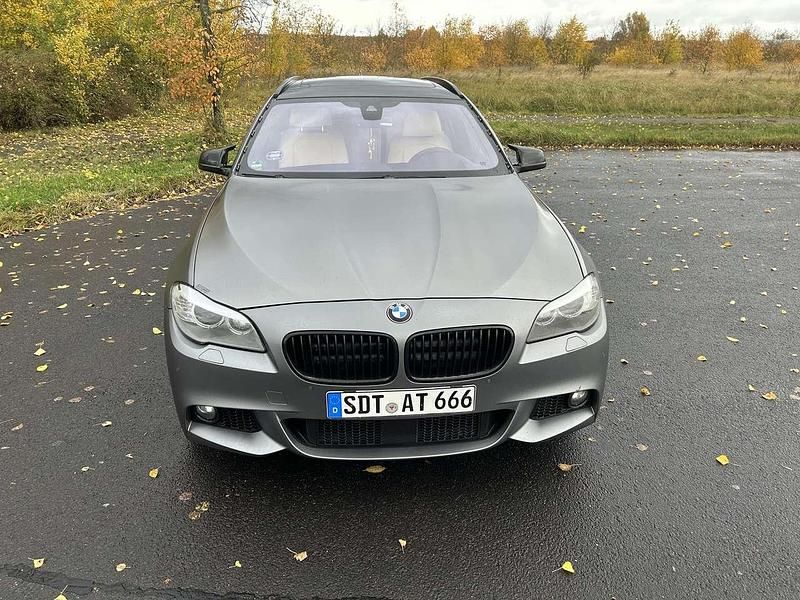 Grau Gebraucht 2012 BMW 535 Sport Line Kombi | 15.250 € (Teuer) - Bild 1/4