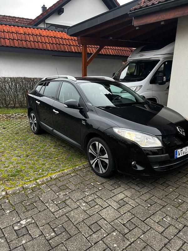 Schwarz Gebraucht 2011 Renault Mégane GrandTour Bose Edition Kombi | 3.300 € (Fairer Preis) - Bild 1/4