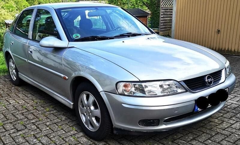 Silber Gebraucht 2001 Opel Vectra Kombi | 2.950 € - Bild 1/4