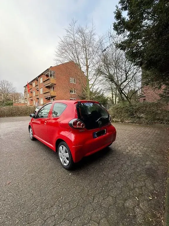 Gebraucht Toyota Aygo City 68 PS (50 kW) 2011 Rot Kleinwagen