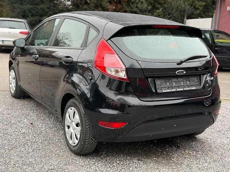 Gebraucht Ford Fiesta Ambiente 60 PS (44 kW) 2014 Schwarz Kleinwagen