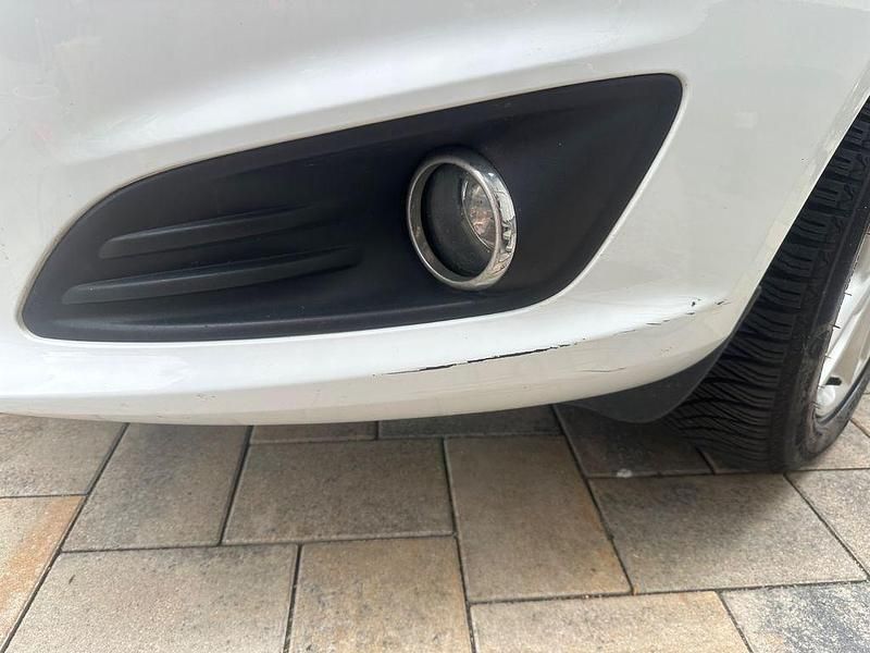 Gebraucht Ford Fiesta 80 PS (58 kW) 2016 Weiß Kleinwagen