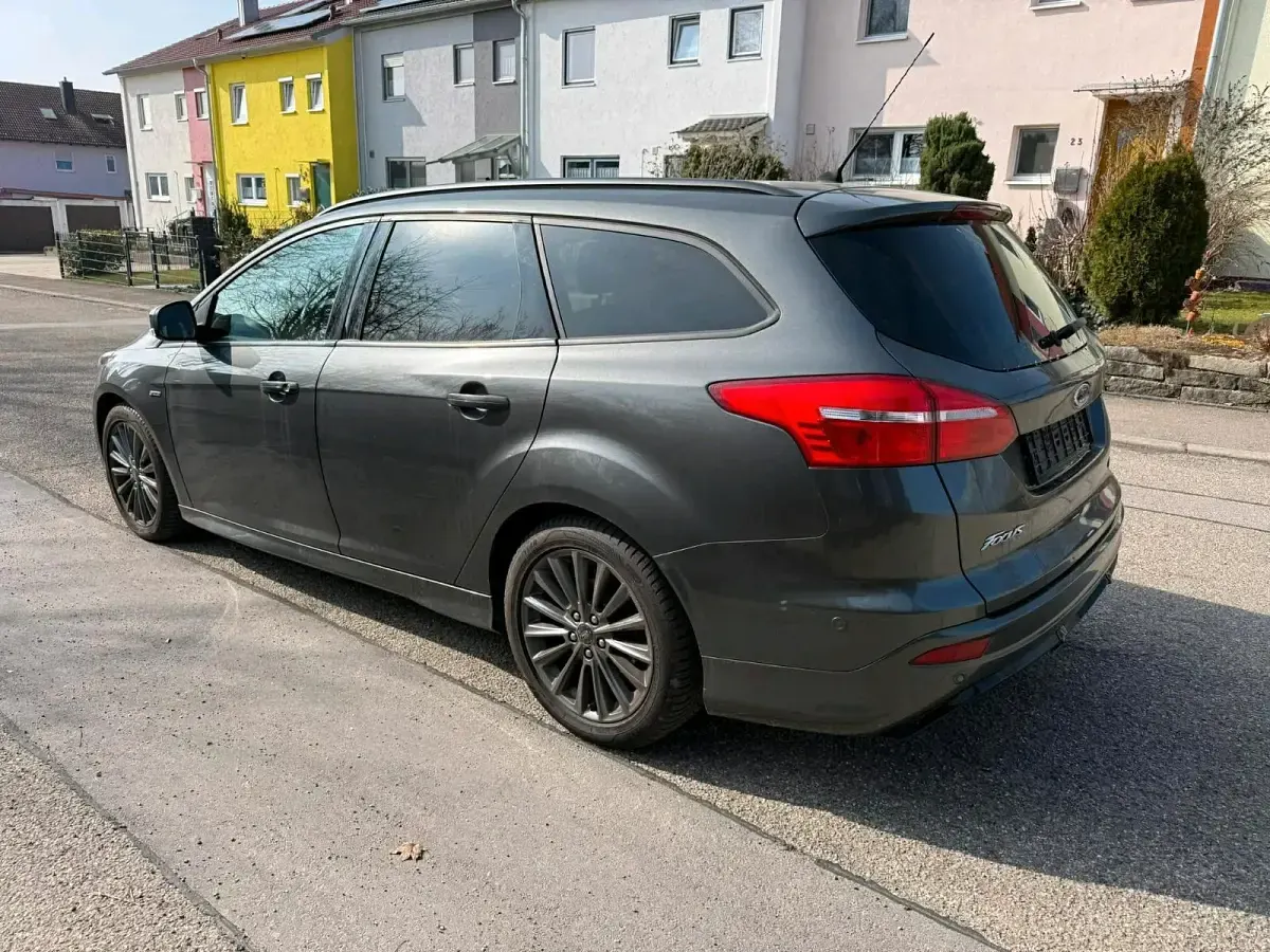 Usata Ford Focus ST-Line 182 CV (133 kW) 2016 Grigio Station wagon