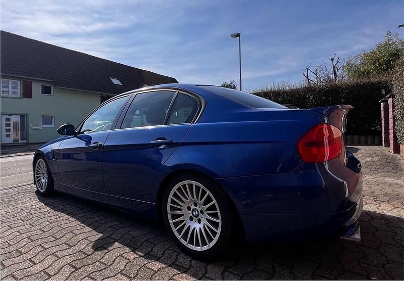 Gebraucht BMW 320 170 PS (125 kW) 2007 Blau Limousine