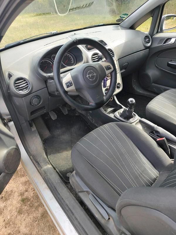 Gebraucht Opel Corsa 85 PS (62 kW) 2008 Silber Kleinwagen