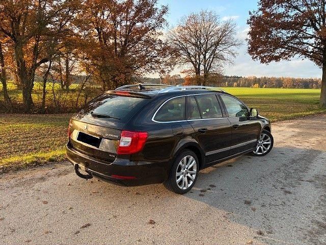 Gebraucht Skoda Superb Active 170 PS (125 kW) 2013 Braun Limousine