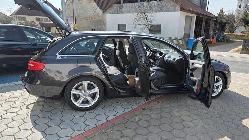 Gebraucht Audi A4 Attraction 150 PS (110 kW) 2015 Grau Kombi