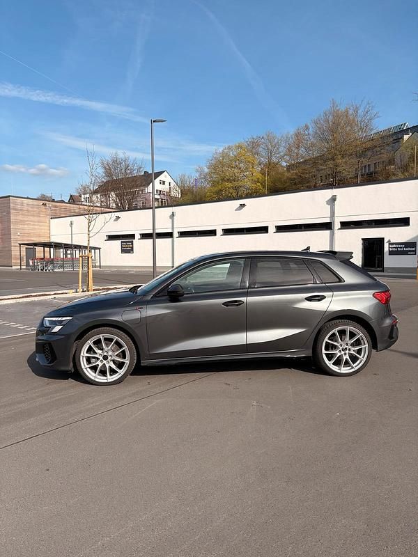 Gebraucht Audi A3 e-tron Ambiente 204 PS (150 kW) 2021 Andere farben Kleinwagen