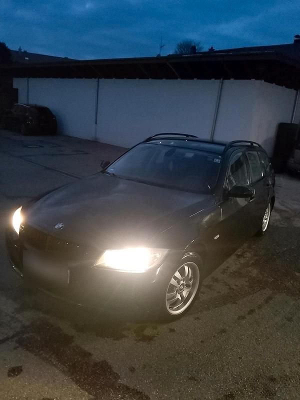 Gebraucht BMW 320 155 PS (114 kW) 2007 Schwarz Limousine