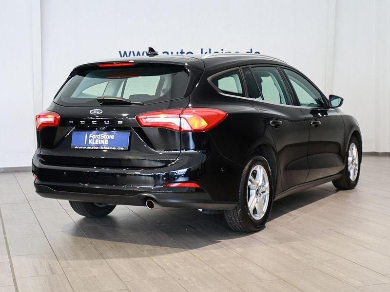 Używany Ford Focus Cool & Connect 101 KM (74 kW) 2020 Czarny Kombi