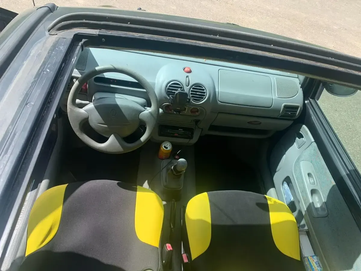 Używany Renault Twingo 75 KM (55 kW) 2004 Czarny Hatchback