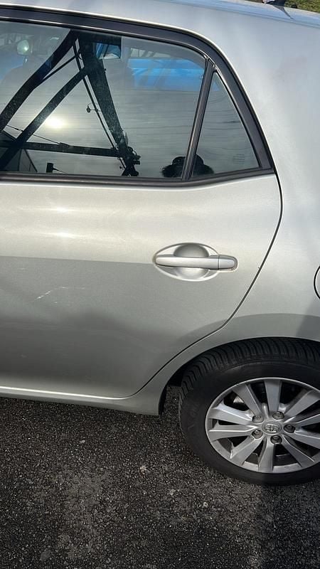 Gebraucht Toyota Auris 124 PS (91 kW) 2007 Silber Kleinwagen